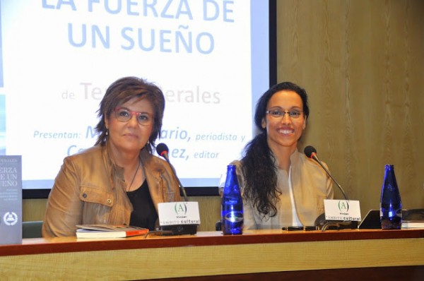 Presentación libro "La fuerza de un sueño" de Teresa Perales, acompañada por María Escario
